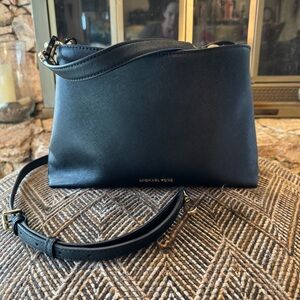 Michael Kors Elegant Black Crossbody Bag
